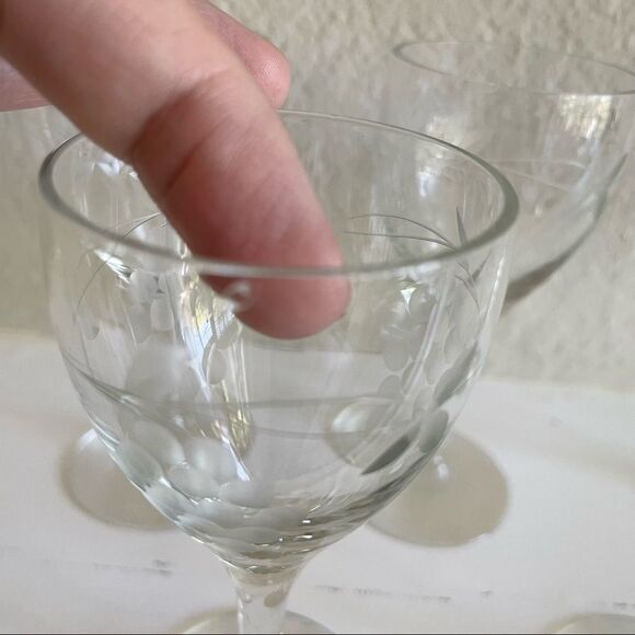 Set of 5 Vintage Sherry Glasses with Etchings Grape and Vine Leaves - Picture 7 of 10